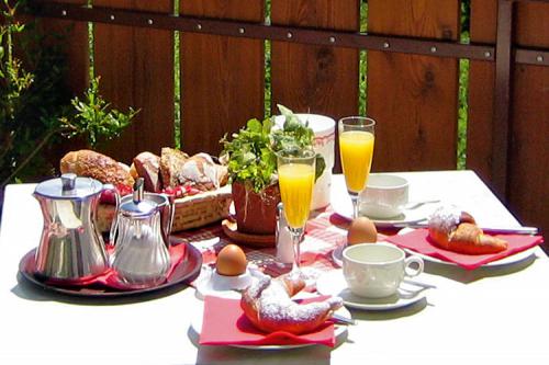 Frühstück auf dem Balkon