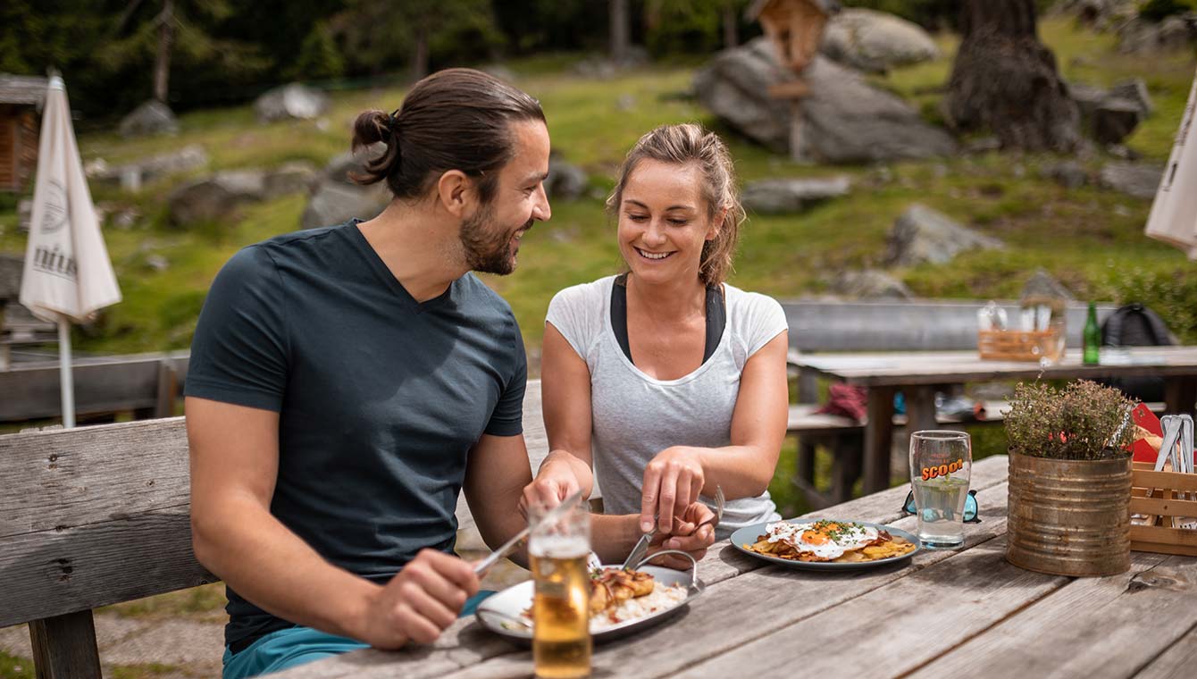 Einkehr auf der Alm im Meraner Land