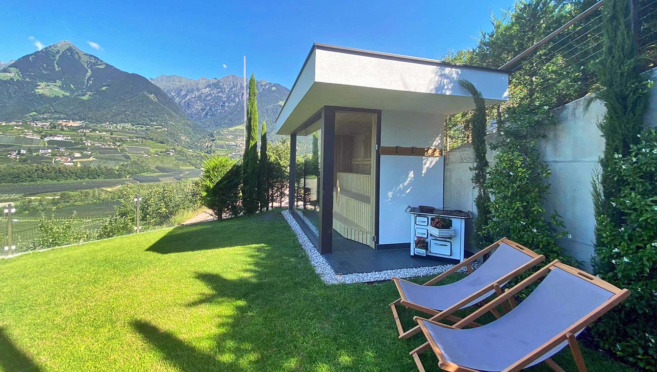 Sauna im Garten - Hotel Garni Wunderlehof in Schenna